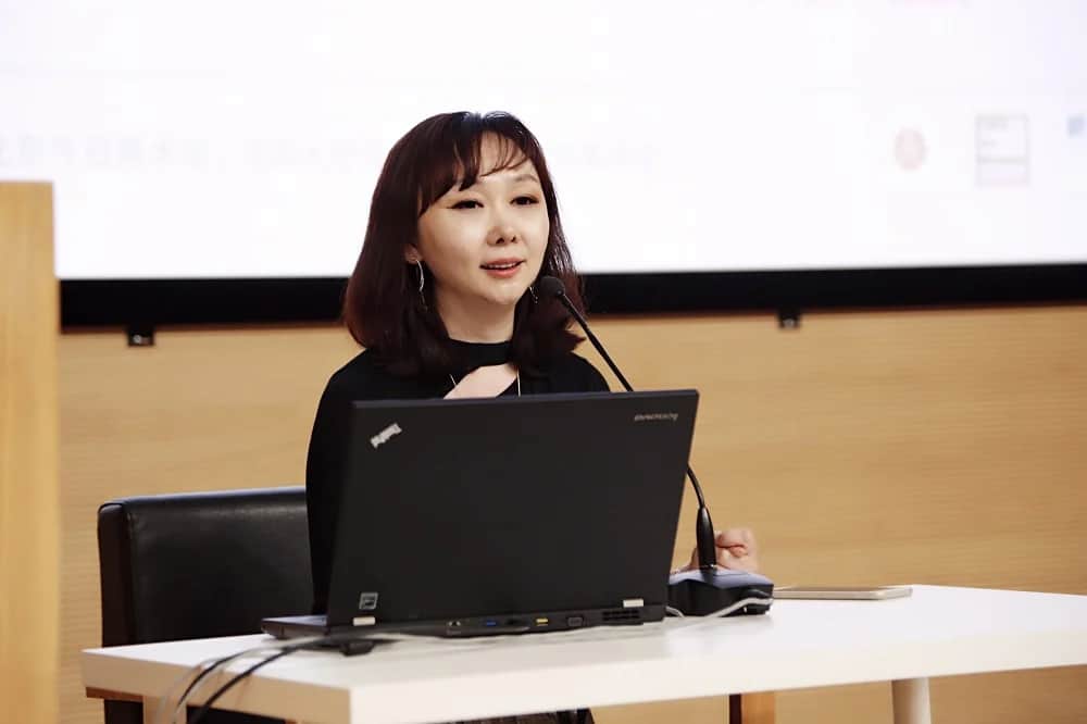 中央美术学院美术馆讲座中的主讲人
